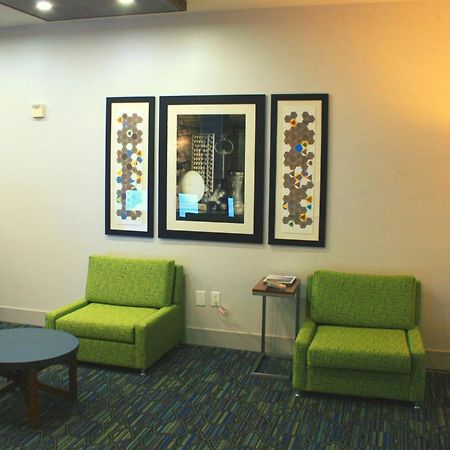 Holiday Inn Express Hotel & Suites Marina By Ihg Eksteriør bilde