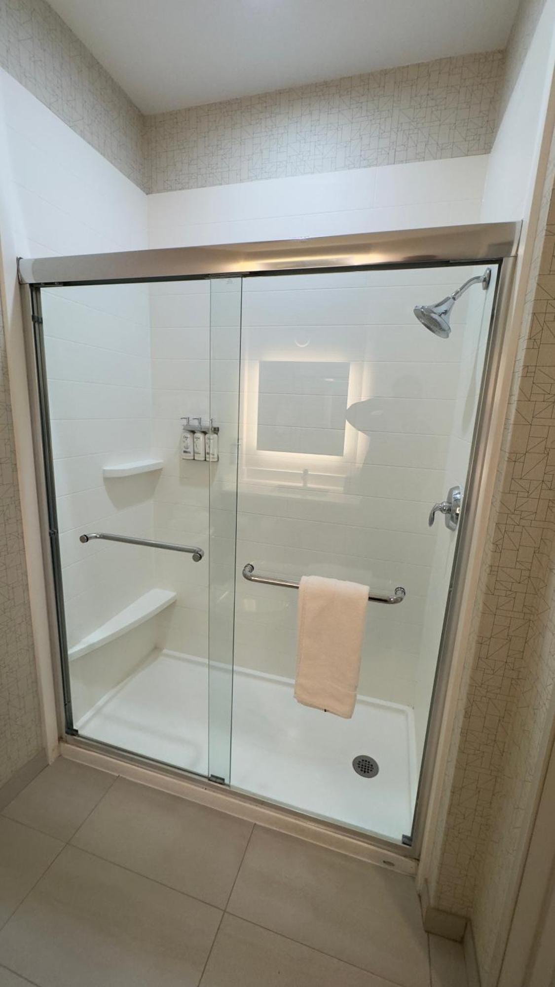 Holiday Inn Express Hotel & Suites Marina By Ihg Eksteriør bilde