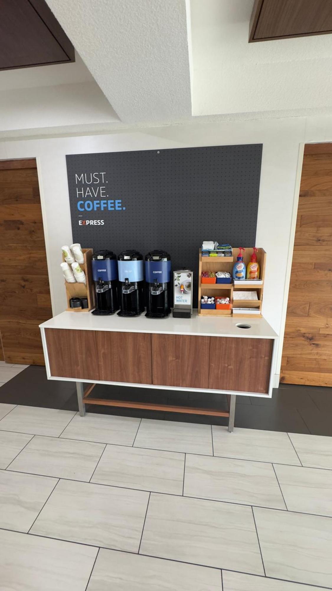 Holiday Inn Express Hotel & Suites Marina By Ihg Eksteriør bilde