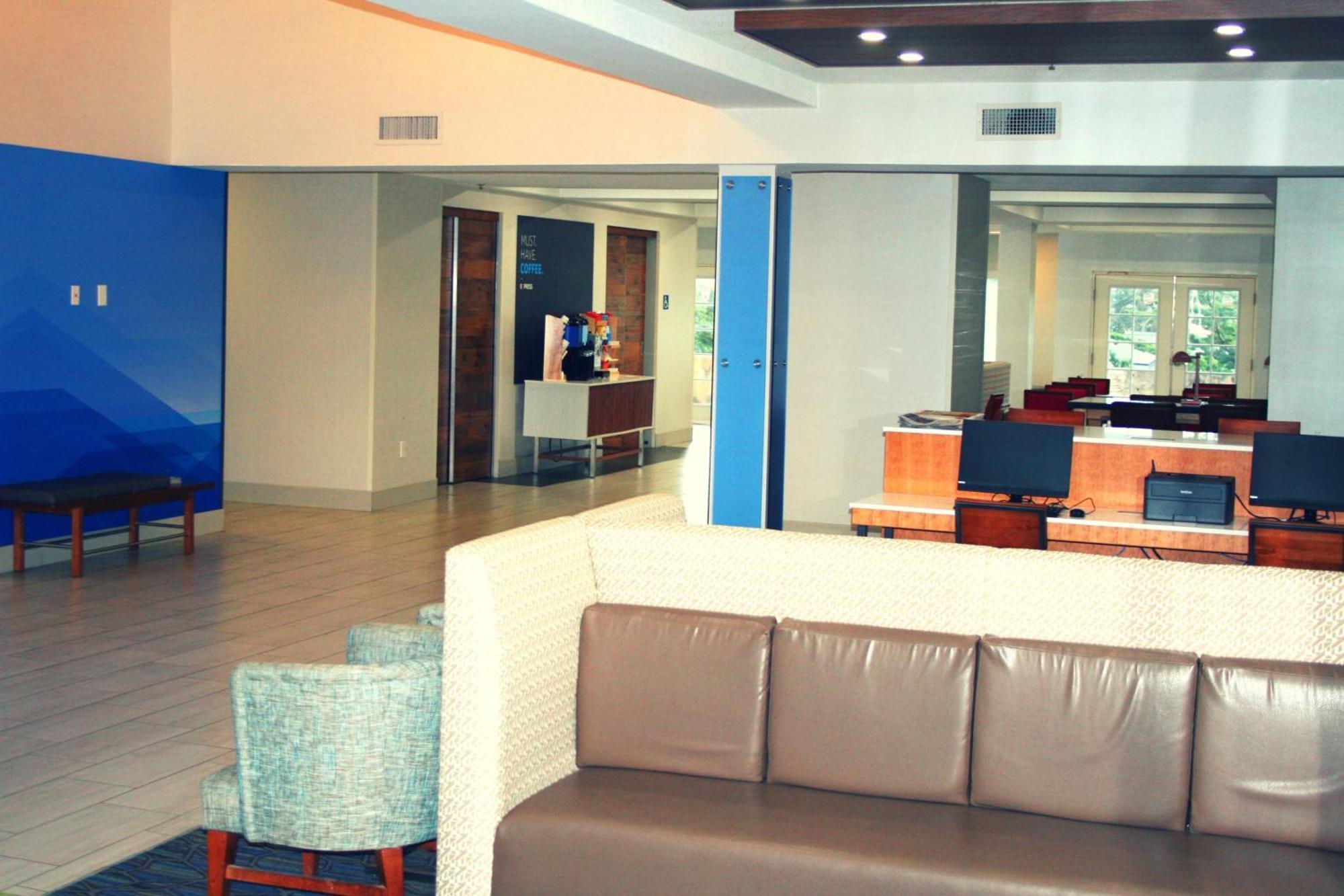 Holiday Inn Express Hotel & Suites Marina By Ihg Eksteriør bilde